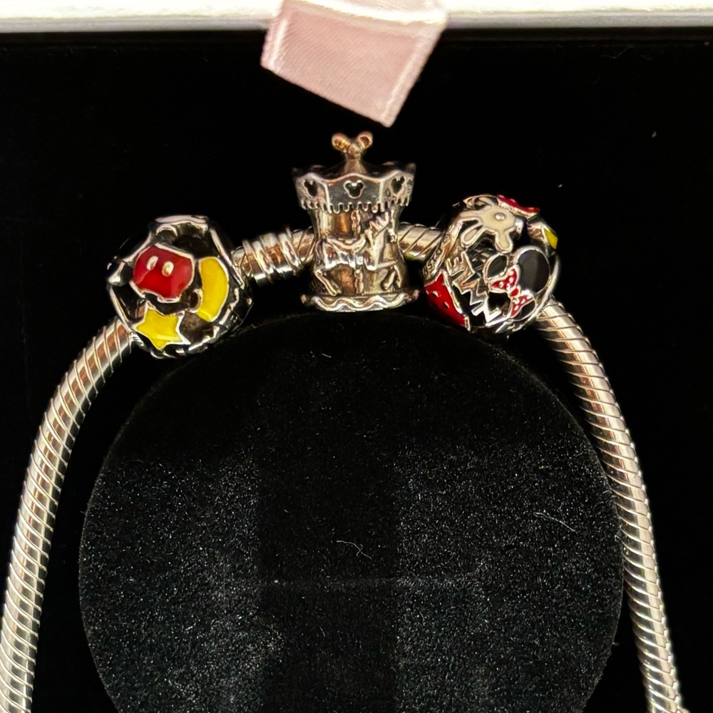 Pandora 7.75” Sliver Charm Bracelet & 3 Disney Mickey Minnie Carousel Charms